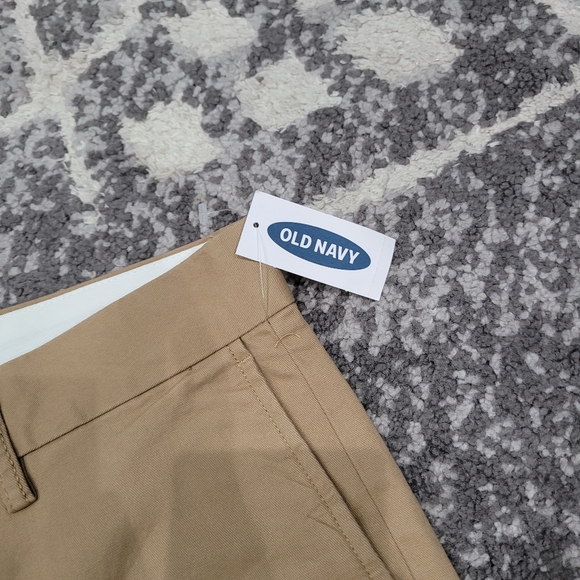 Old navy shorts - Picture 3 of 6